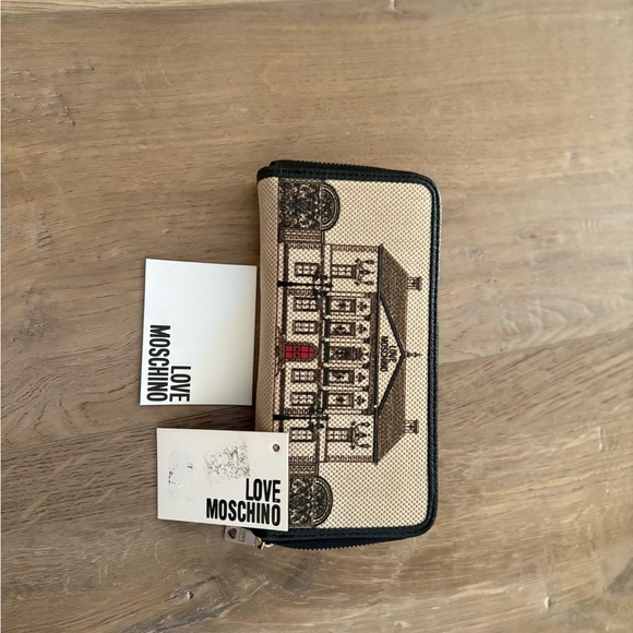 Love Moschino Architectural Design Wallet in Beige and Black - Picture 7 of 11